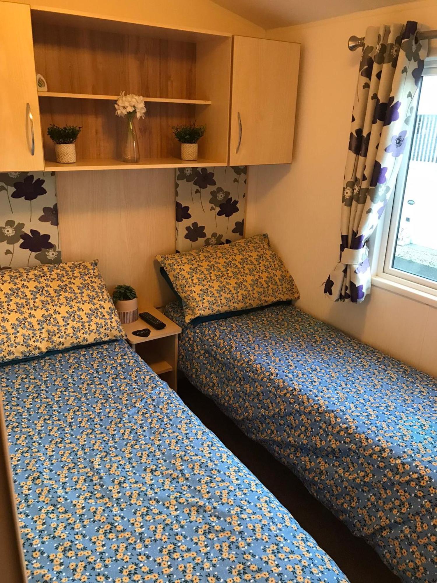 Two X 8 Berth Static Caravan On Lyons Robin Hood Rhyl North Wales Meliden ภายนอก รูปภาพ