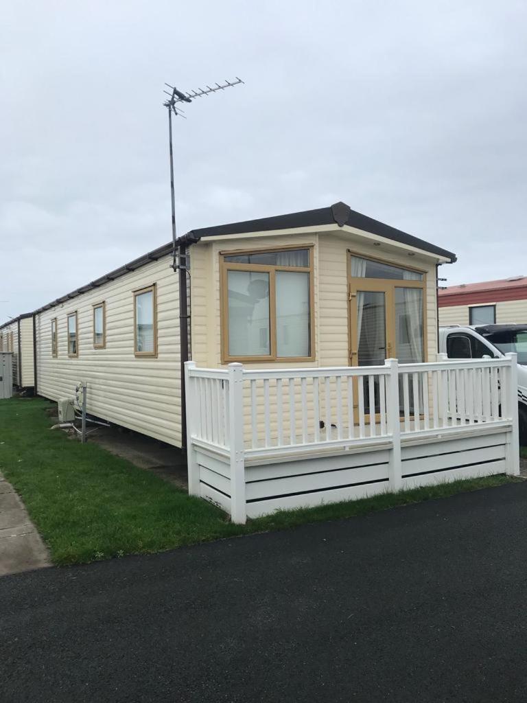 Two X 8 Berth Static Caravan On Lyons Robin Hood Rhyl North Wales Meliden ภายนอก รูปภาพ
